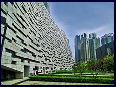Guangzhou Library, built in 2013 and is the world's largest open-stack public library. Unfortunately it was closed, so we couldn't see the impressive atrium inside. It was designed by Nikken Sekkei.